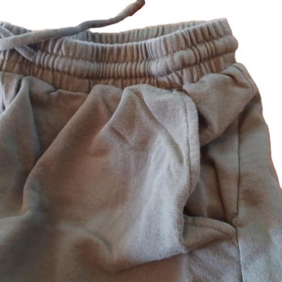 THIRD Love army green short shorts. Pockets,  sweatshirt material. Size medium. - Picture 6 of 8